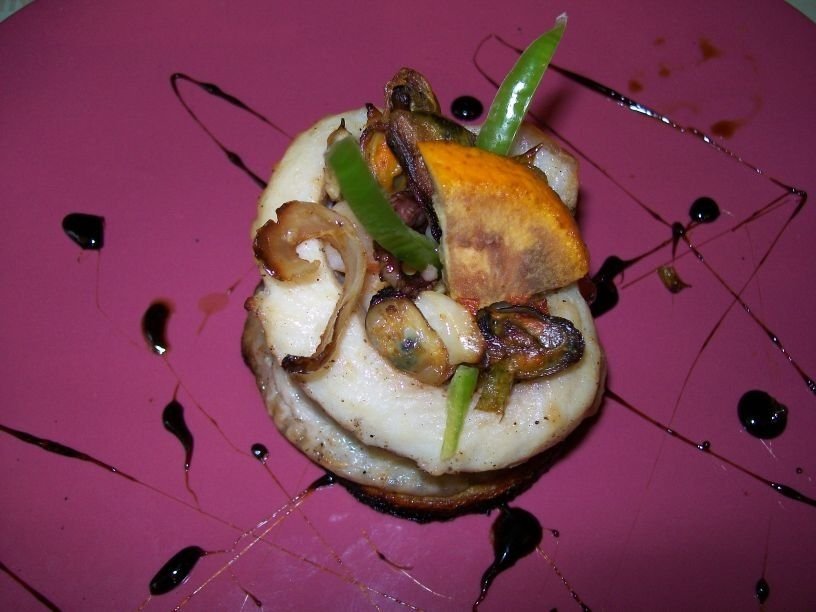 Manson de Pangasius cu fructe de mare, sos de citrice si ciuperci la gratar