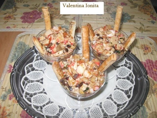 Salata de surimi cu sos rosu