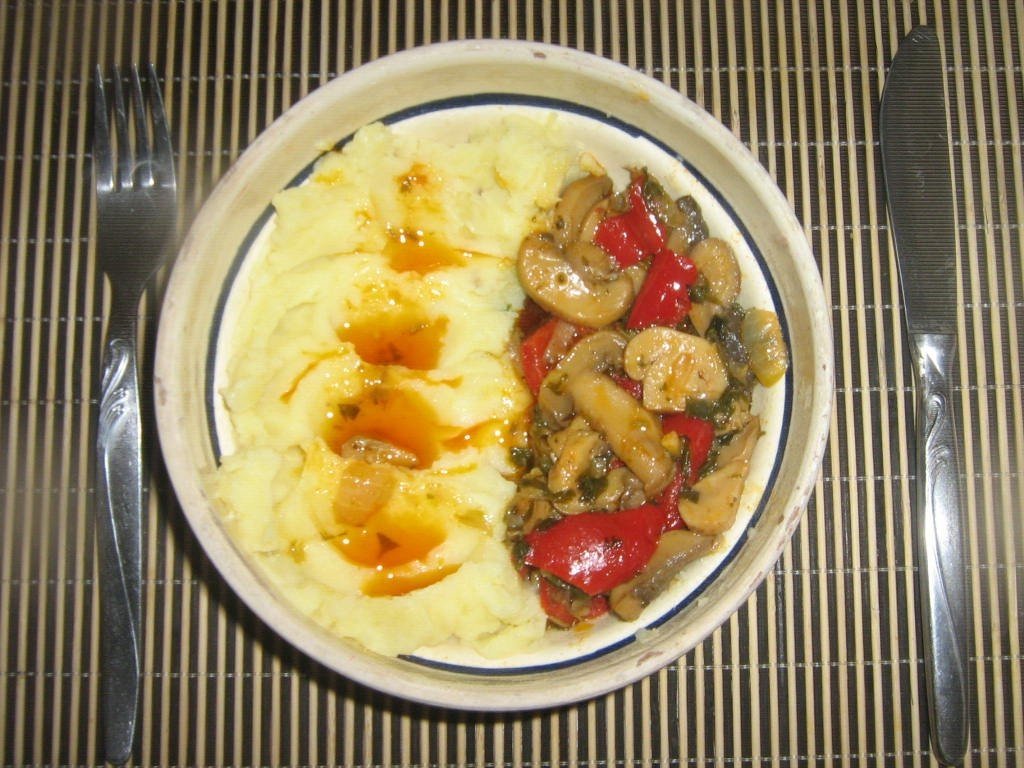 Sote de ciuperci cu piure de cartofi