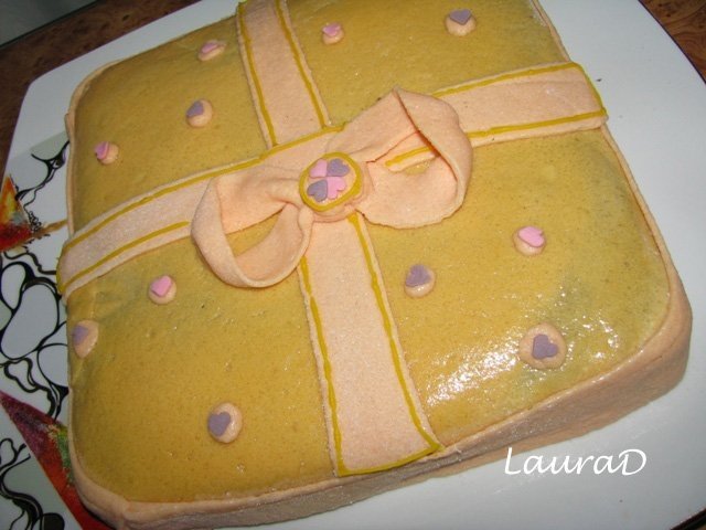 Tort cu bucati si crema de caramele