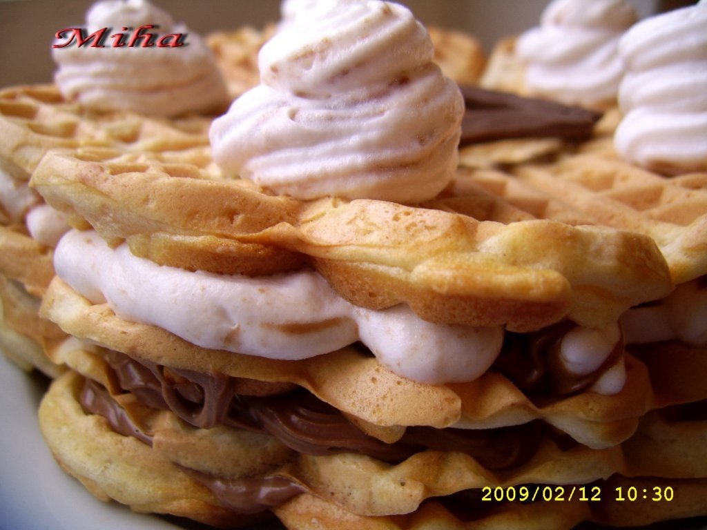 Gauffre cu ciocolata si frisca