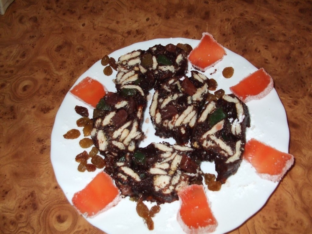 Salam de biscuiţi reţetă cu rahat si stafide