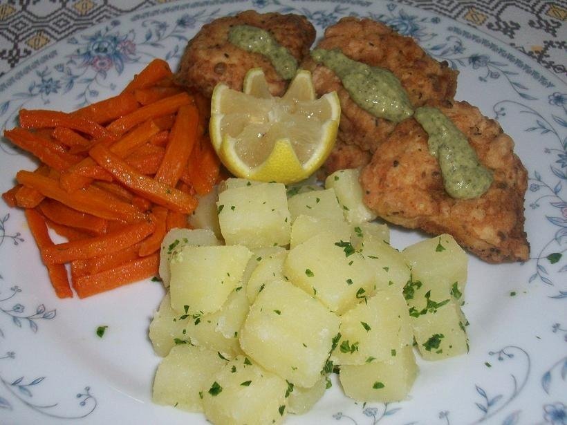 Peste  prajit,cu sos de coriandru