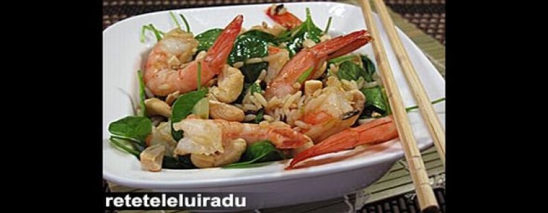 Salata de creveti cu alune caju 