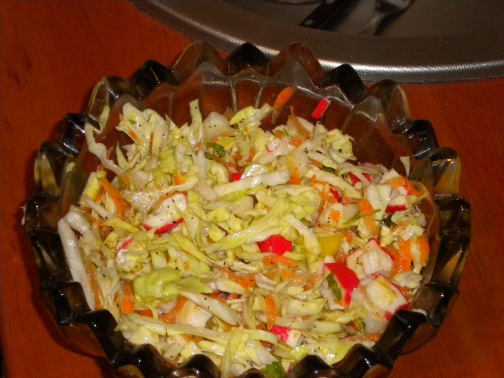 Salata de varza alba cu surimi