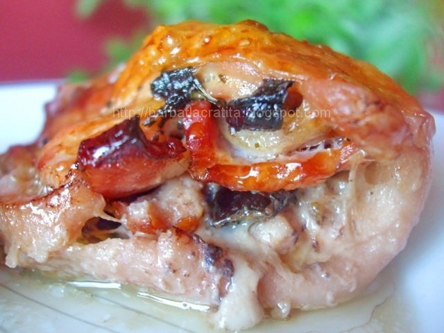 Pulpe de pui umplute cu masline, kaizer si busuioc