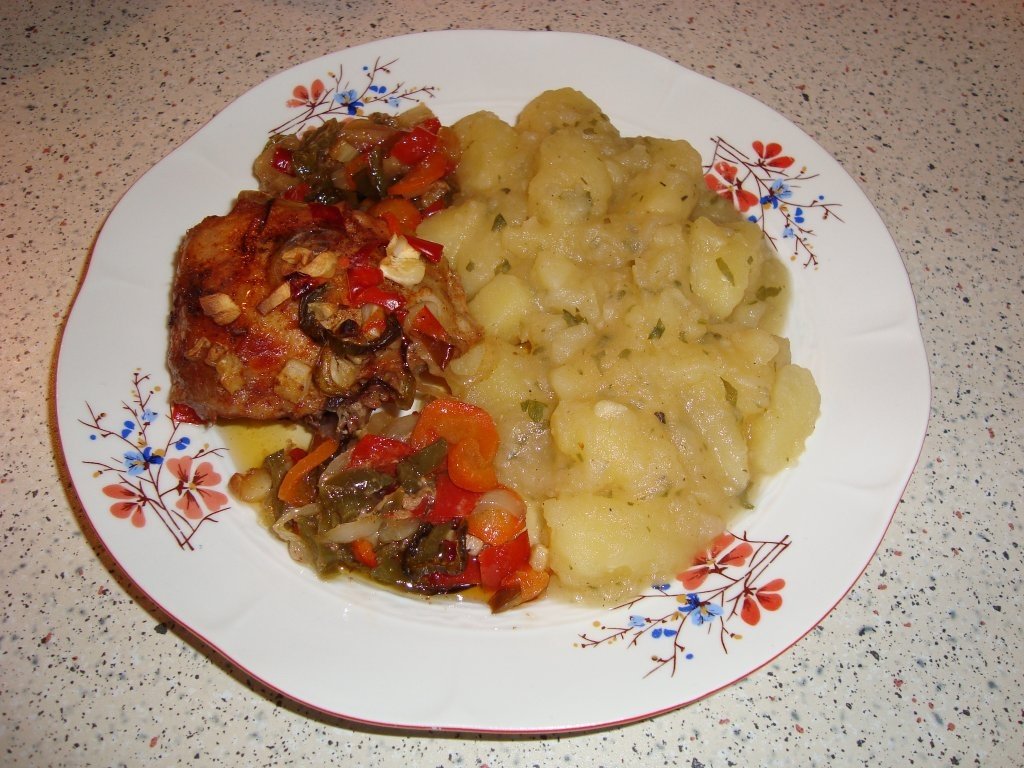 Cartofi inabusiti cu friptura de pui