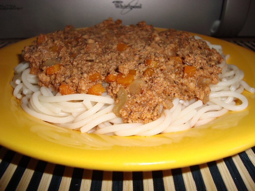Spaghete cu sos de carne de vita