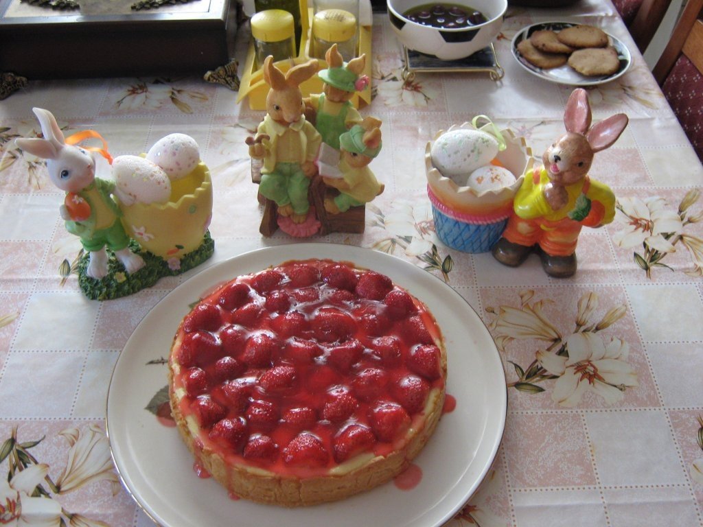 Tarta cu capsuni si crema de branza