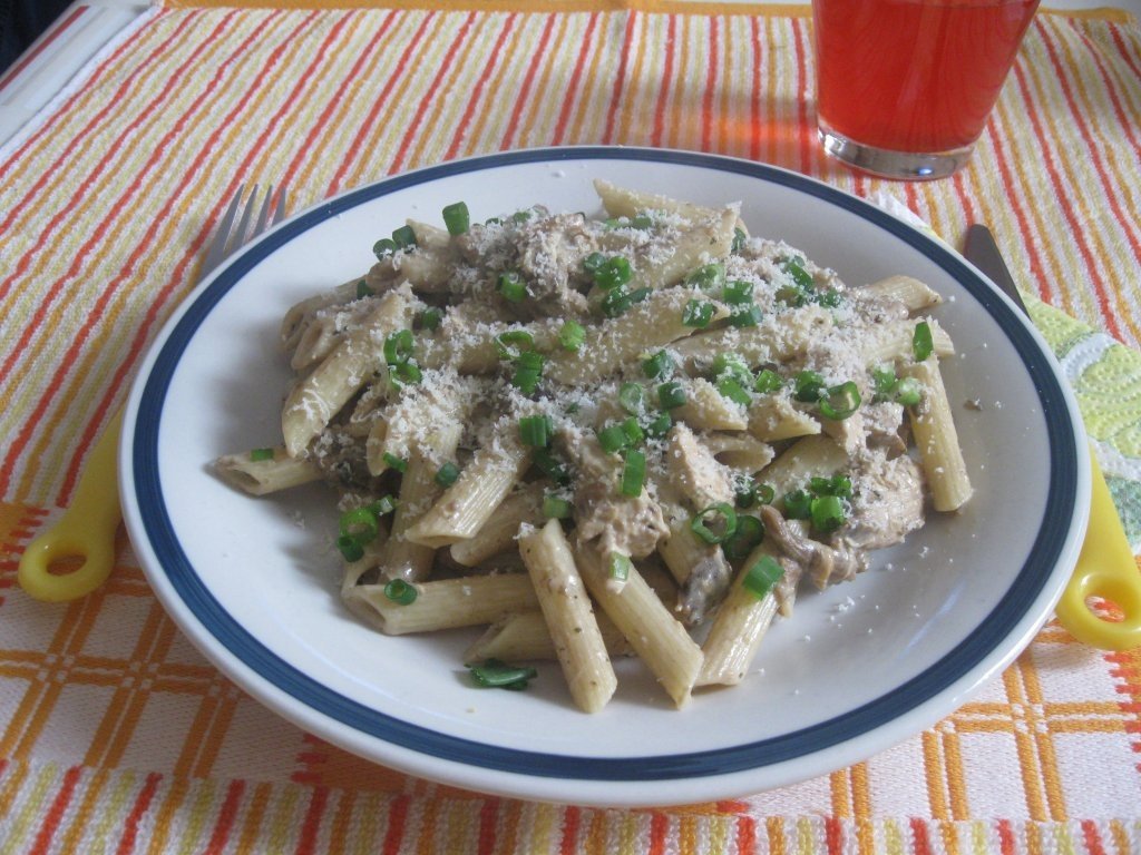 Penne cu piept de pui si ciuperci