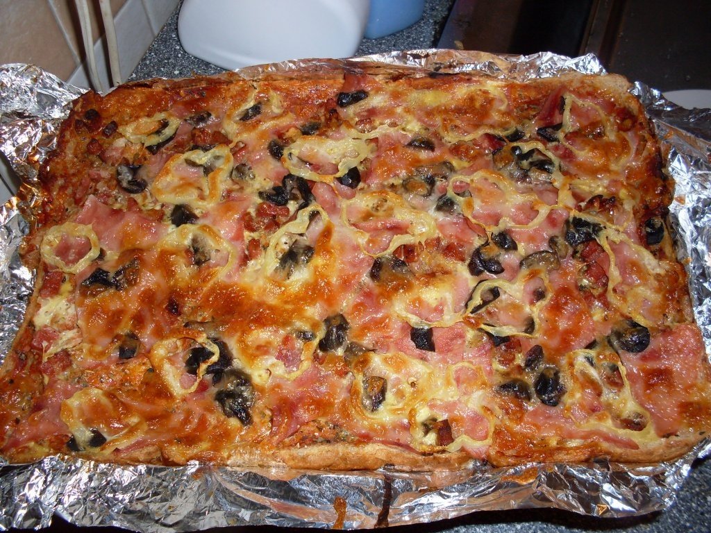 Pizza din paine feliata