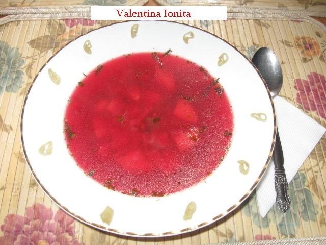 Ciorba de cartofi cu sfecla rosie si tarhon