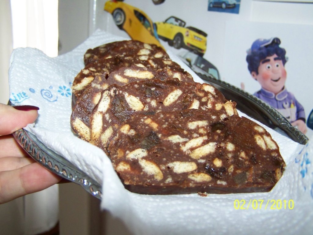 Salam de biscuiţi reţetă cu ananas confiat