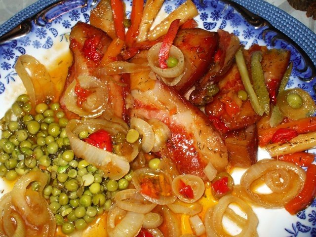 Friptura de porc la tava cu bere si inele glasate