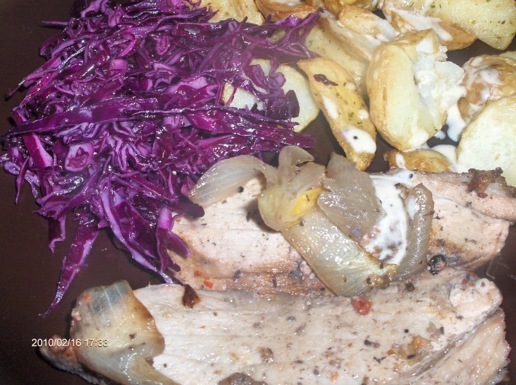 Muschi in vin rosu la cuptor cu chipsuri si sos  de lamaie