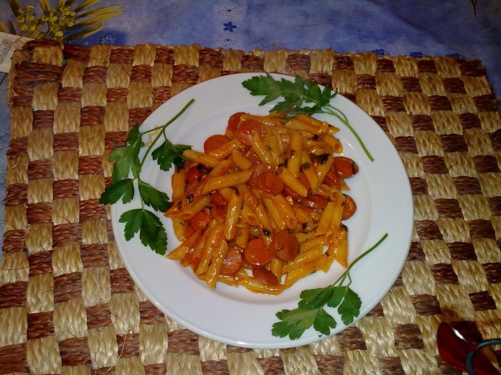 Macaroane delicioase cu crenvusti..