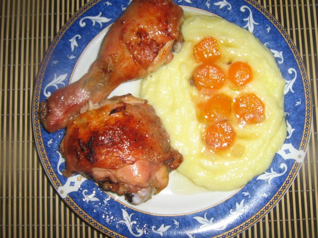 Pui la cuptor cu piure de cartofi