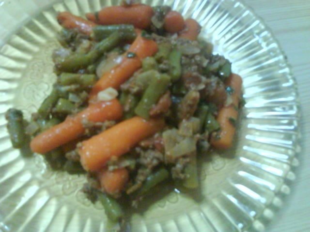 Fasole verde cu morcovi baby si sos de carne