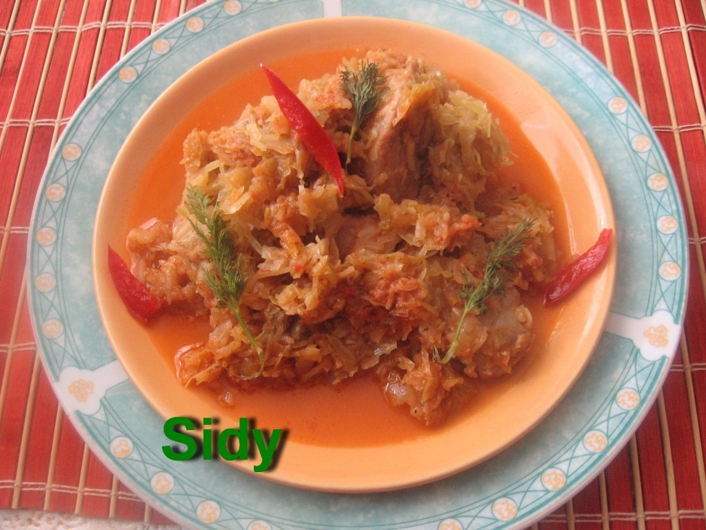 Mancare de varza alba cu carne de porc