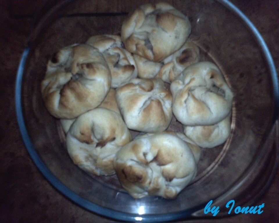 Mini placinte cu varza murata