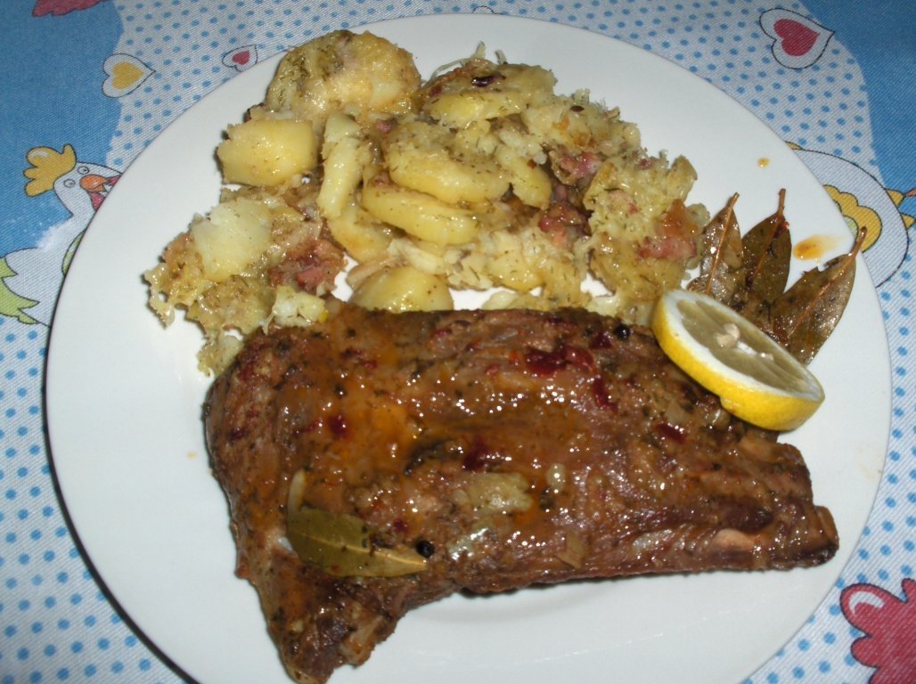 Costita in sos de miere si cartofi gratinati cu bacon