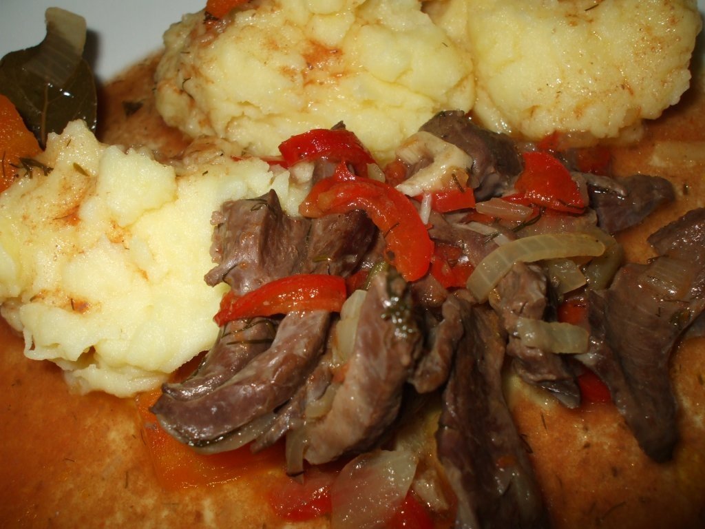 Inima in sos vanatoresc si cartofi piure