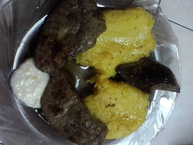 Ficat cu usturoi si mamaliga