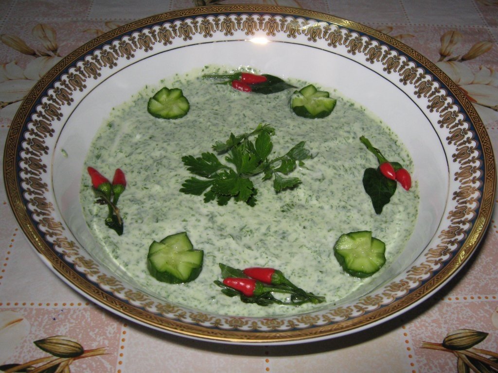 Salata de patrunjel verde cu iaurt-Bagdunesieh