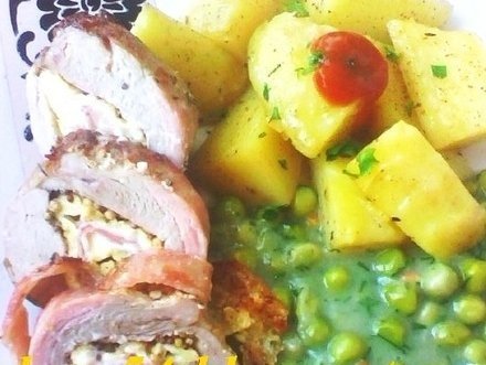 Rulada din pulpe superioare de pui cu mazare