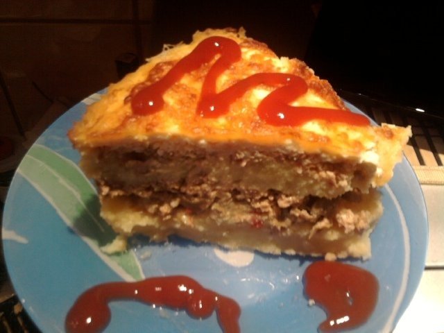 Musaca de cartofi cu carne de curcan, ciuperci si branzeturi