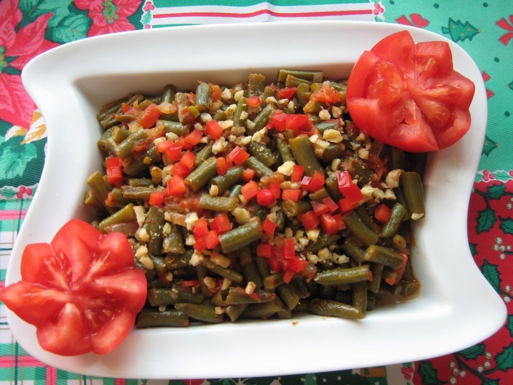 Salata orientala de fasole verde -Fasooleyah khodra bi zeit – specific tarilor arabe