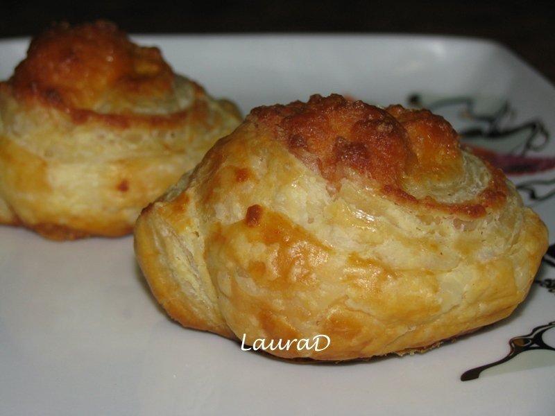 Mini-rulouri cu cremvursti