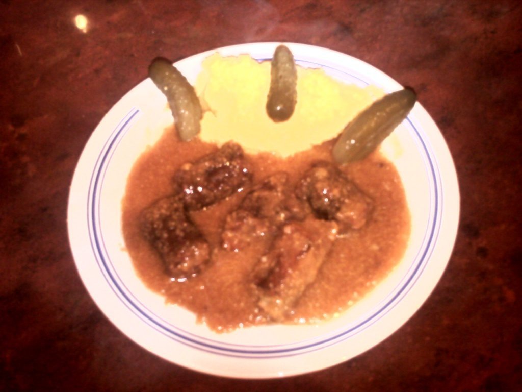 Mamaliga cu intinsoare de carnat