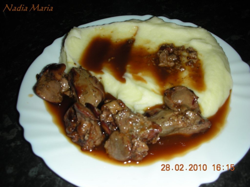 Ficatei de pui cu piüré de cartofi