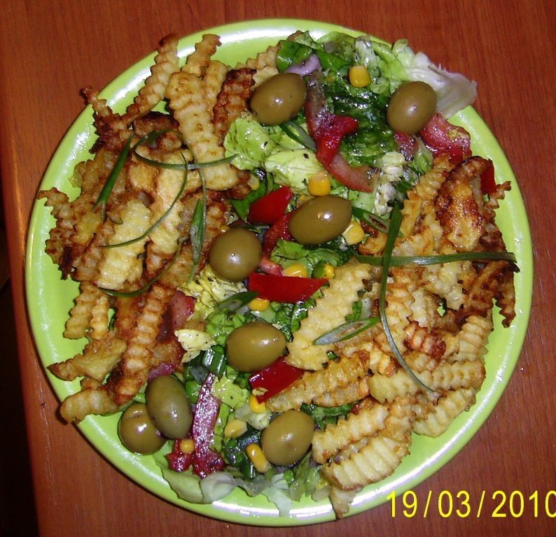 Salata de vara cu cartofi prajiti