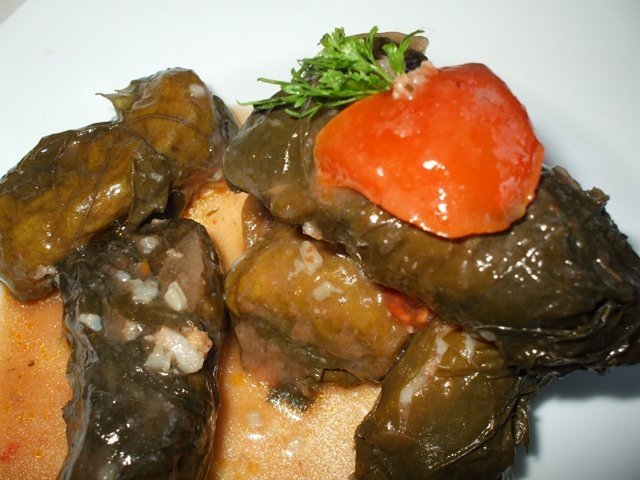 Sarmalute cu soia si ciuperci in foi de vita (de post)