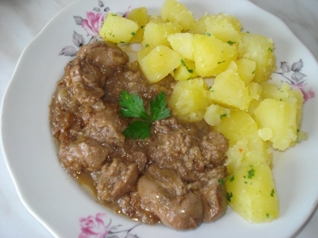Mancarica de ficatei cu cartofi natur