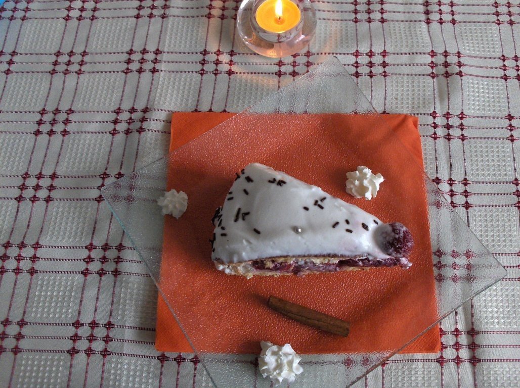 Tort de capsuni si frisca