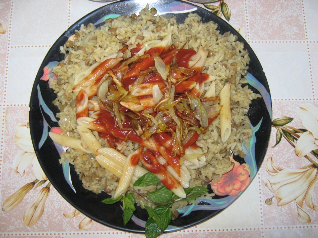 Kusheri-Orez cu linte si macaroane –specific egiptean