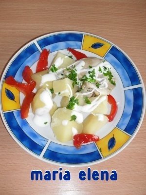 Pulpe superioare de pui cu cartofi natur si smantana