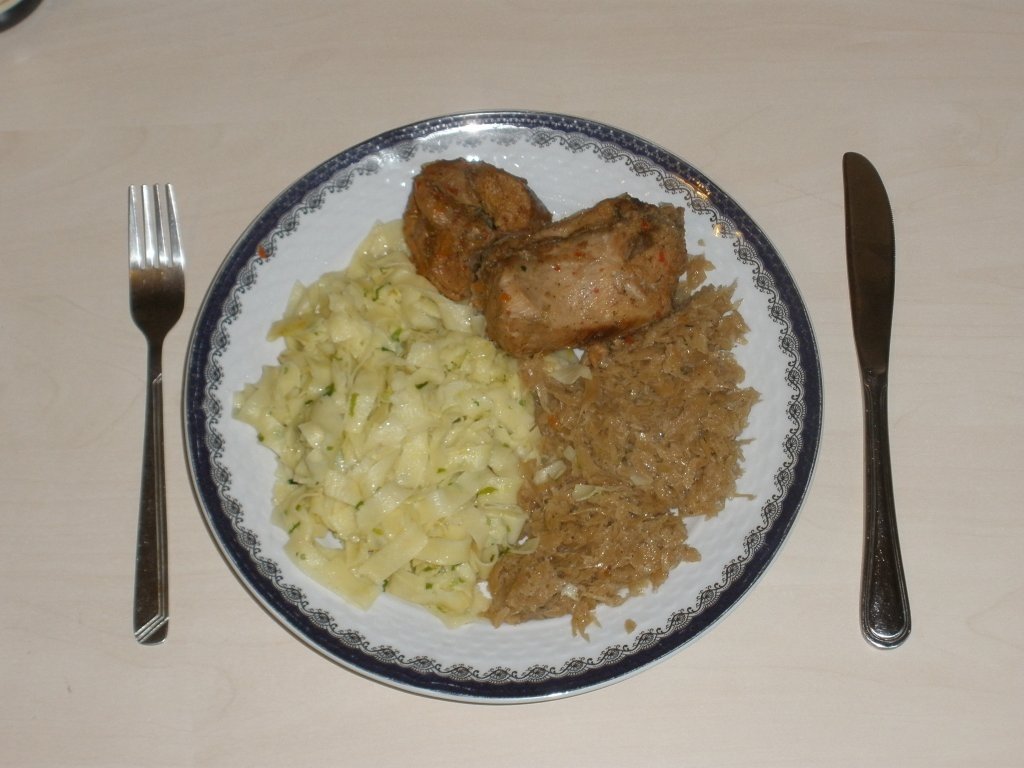 Friptura de iepure cu varza calita in sampanie si tagliatelle de casa