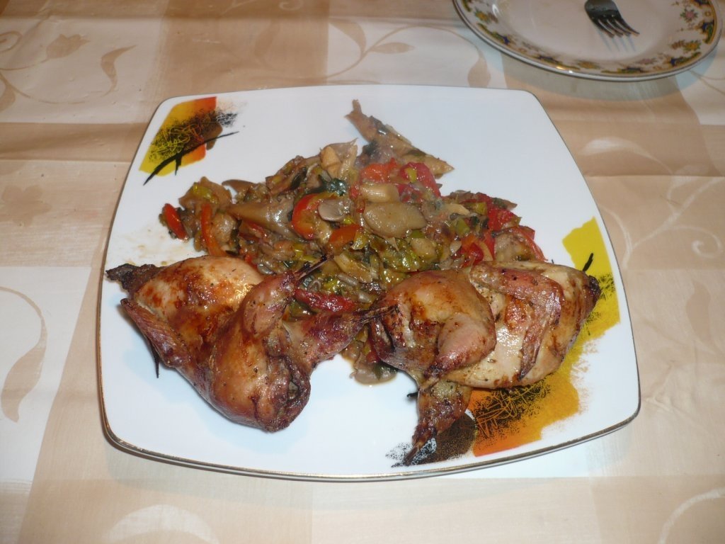 Prepelite la cuptor cu garnitura de legume la wok