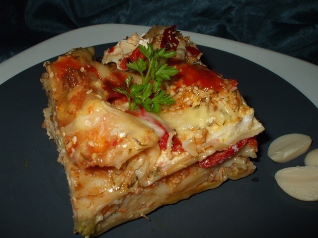 Lasagna cu carne, ciuperci, branza topita si sos Bechamel