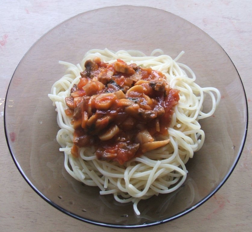 Sos pentru paste din rosii si ciuperci