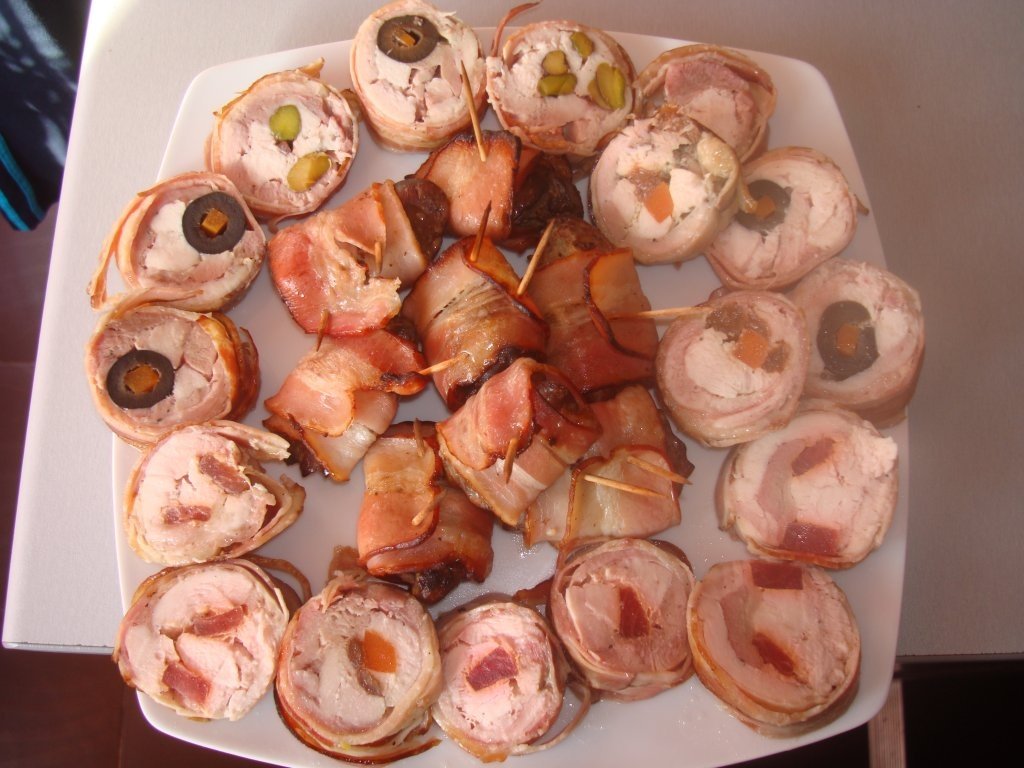 rulada de pui invelita in bacon