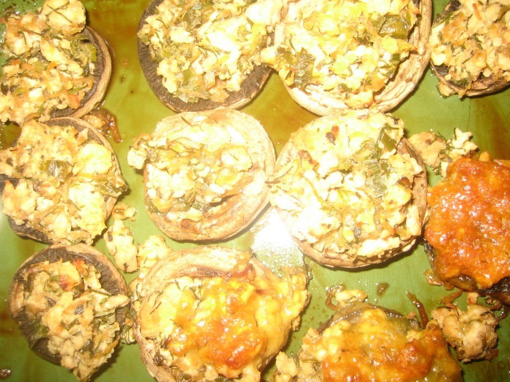 Ciuperci umplute cu piept de pui