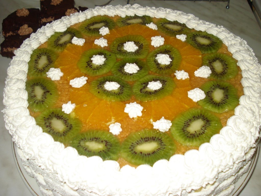 Tort cu iaurt de piersici