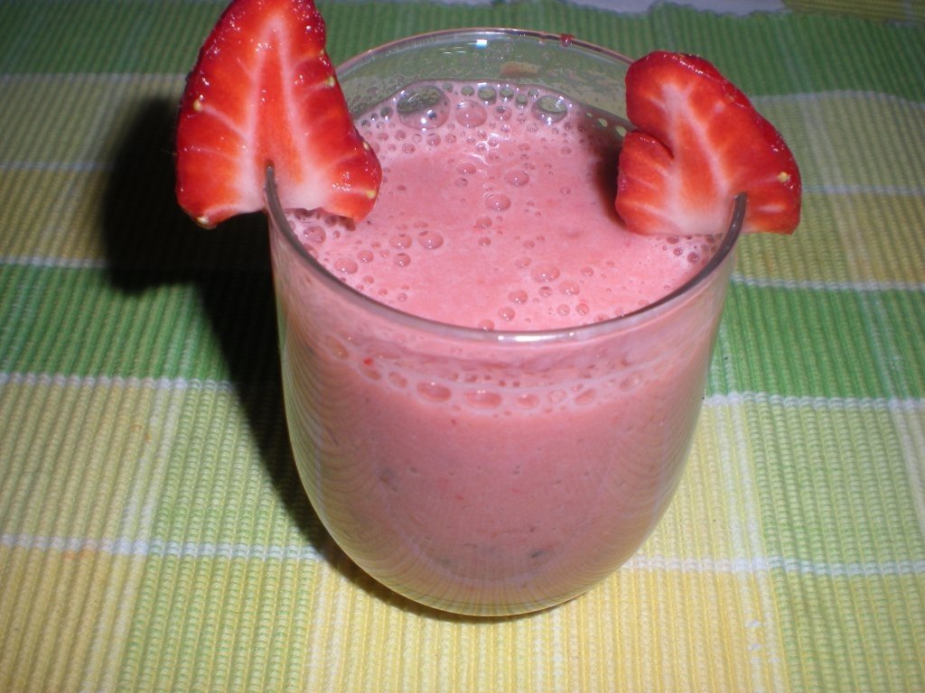 Milkshake de capsuni si kiwi