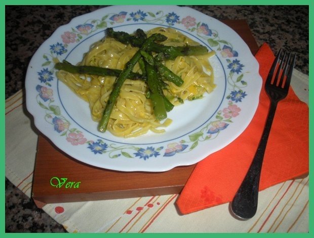 Taitei cu sparanghel si fontal