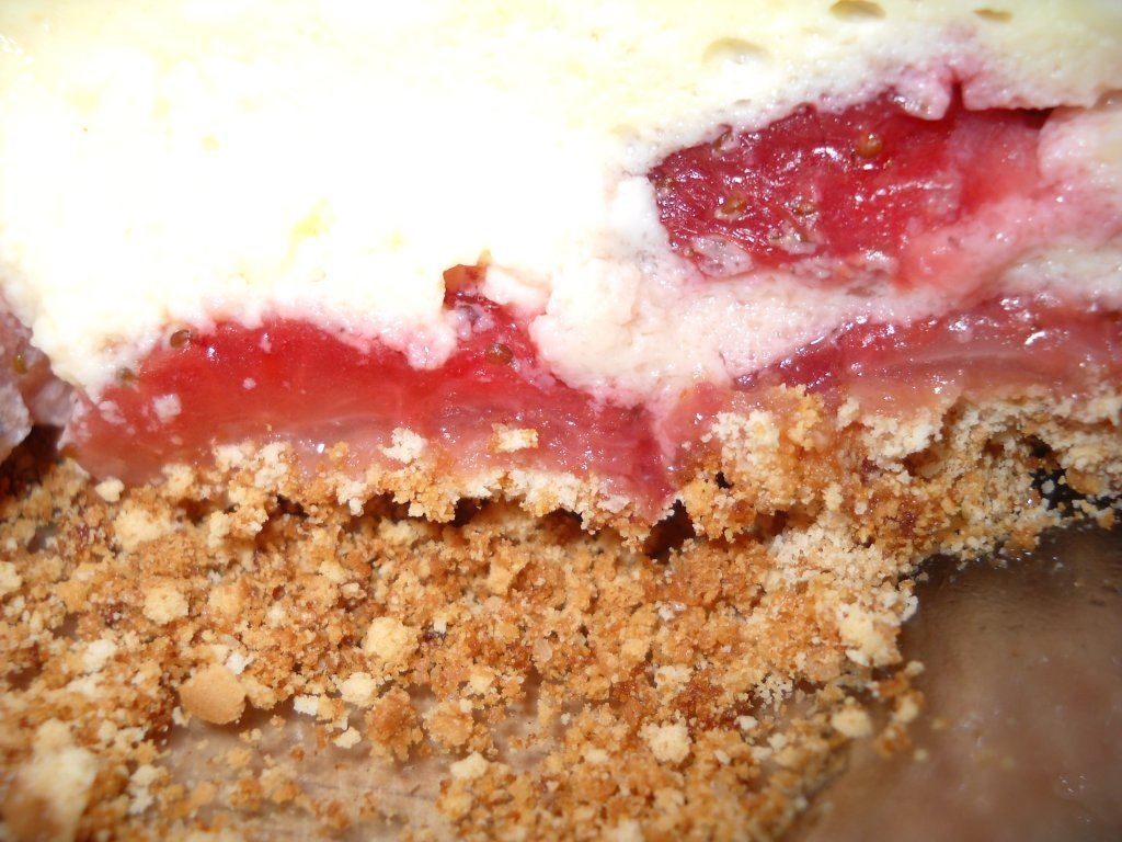 Prajitura cu branza si capsuni